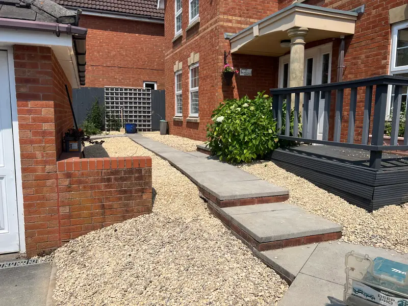 Gravel frontage with stone steps