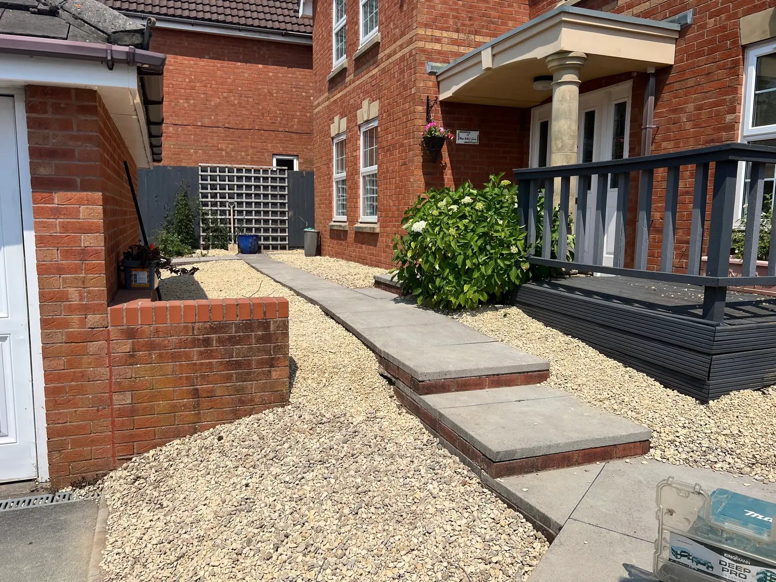 Gravel frontage with stone steps